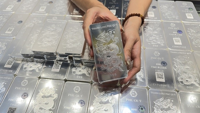 Giá bạc hôm nay 16-3: Giảm nhanh hơn thế giới, người mua bạc lại "méo mặt"