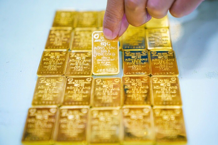 Sáng 16-3, vàng thế giới thủng mốc 5.000 USD/ounce, giá vàng miếng SJC vẫn neo cao