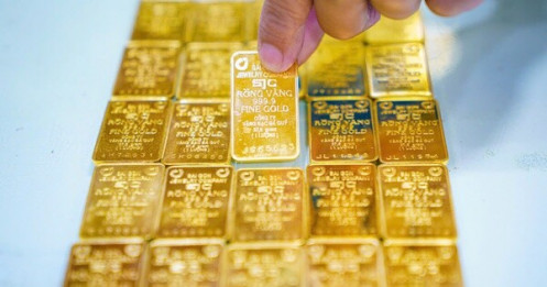 Sáng 16-3, vàng thế giới thủng mốc 5.000 USD/ounce, giá vàng miếng SJC vẫn neo cao