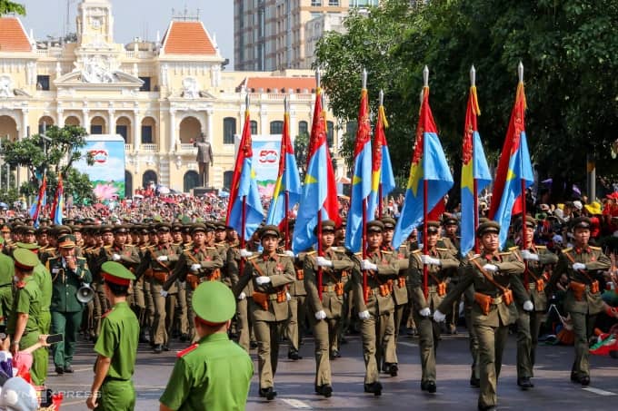 Lao động cắt phép, trường hoán đổi lịch học để nối dài kỳ nghỉ lễ 9 ngày