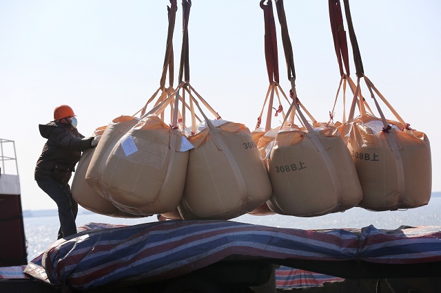 Trung Quốc siết xuất khẩu phân bón, sử dụng kho dự trữ chiến lược