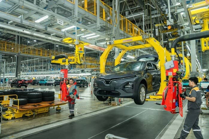 VinFast bán gần 200 . 000 Ô tô điện và xe máy điện VinFast trong năm 2025