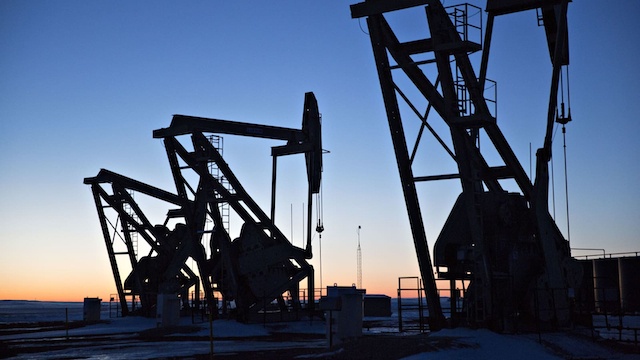 Giá dầu Brent tăng lên 103 USD/thùng