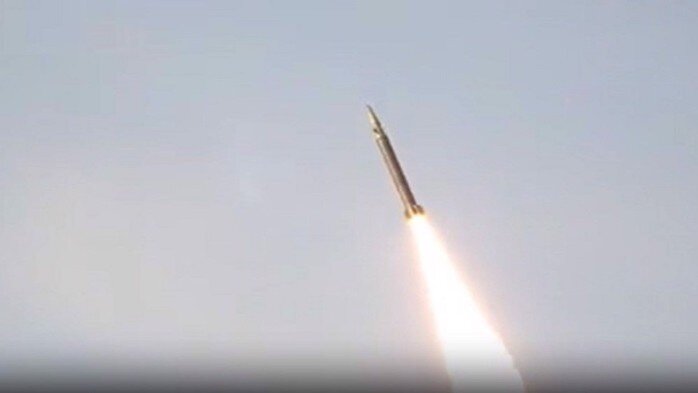 Iran lần đầu tung tên lửa Haj Qassem, đe dọa cho Israel "hối tiếc" vì sát hại ông Larijani