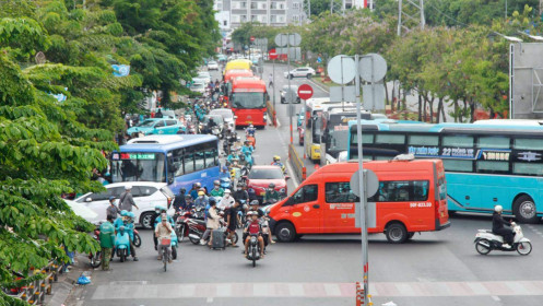 Đề xuất giảm 50% phí, hạ thuế nhiên liệu đối phó căng thẳng Trung Đông