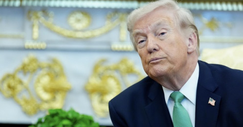 Mỹ trút bom xuyên phá xuống gần eo biển Hormuz, ông Donald Trump nói "chưa rút quân"