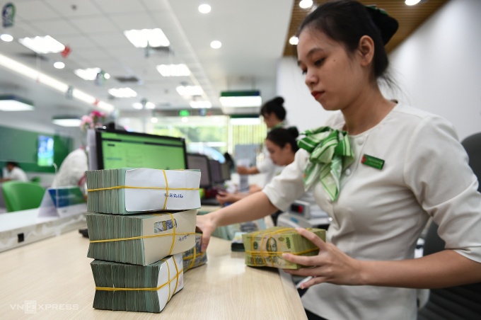 Lãi suất ngân hàng: Lãi suất tiết kiệm lên 8% một năm