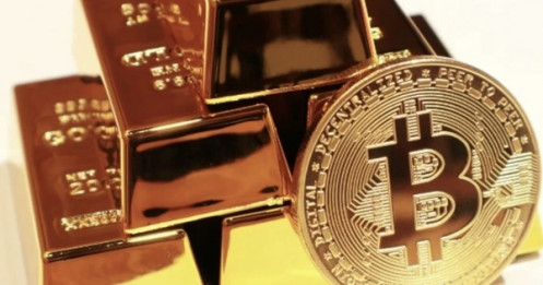 Vàng rơi tự do, Bitcoin rớt mốc 70.000 USD