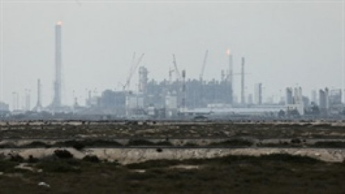 Giá dầu hạ nhiệt sau khi chạm đỉnh 119 USD/thùng