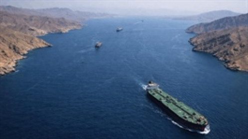 Iran cân nhắc thu phí tàu thuyền qua eo biển Hormuz