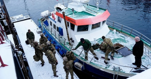 Đan Mạch "sẵn sàng cho nổ đường băng" trên đảo Greenland nếu Mỹ tấn công