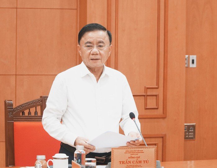 Bộ Chính trị: Bảo đảm nguồn cung, ổn định giá nhiên liệu trong tình hình mới