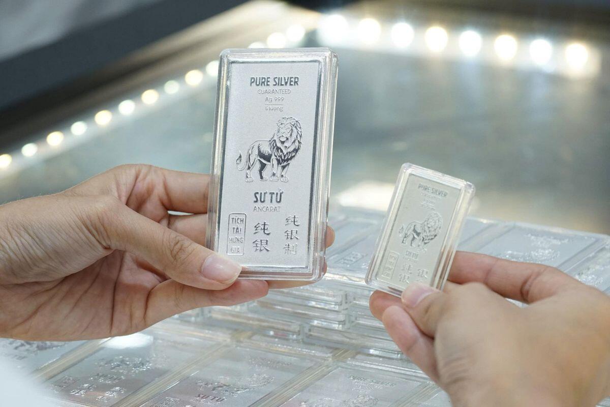 Dự báo giá bạc 2026: Nhà đầu tư mất ngủ vì biến động lớn