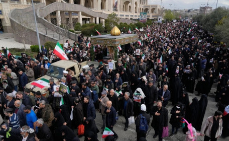 Nắm ‘át chủ bài’, Iran cứng rắn trước tối hậu thư của Mỹ