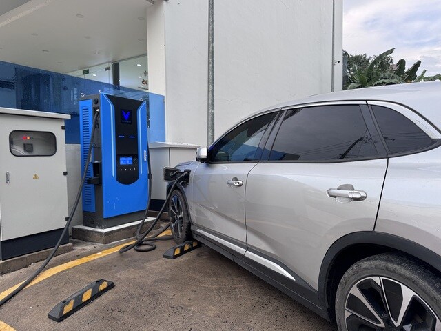 Nhu cầu lắp trạm sạc, tủ đổi pin xe điện tăng cao