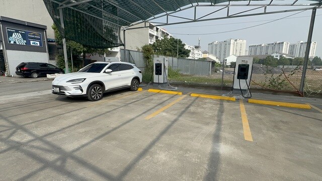 Nhu cầu lắp trạm sạc, tủ đổi pin xe điện tăng cao