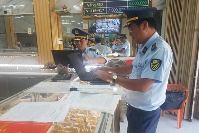 Xử phạt 9 doanh nghiệp kinh doanh vàng trang sức giả mạo