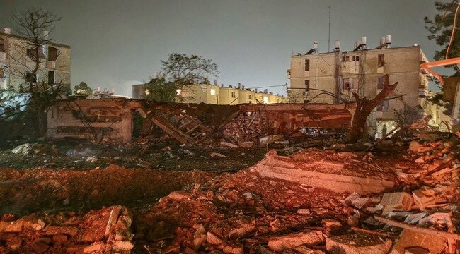 Ẩn ý của Iran khi đánh vào "trái tim hạt nhân" của Israel