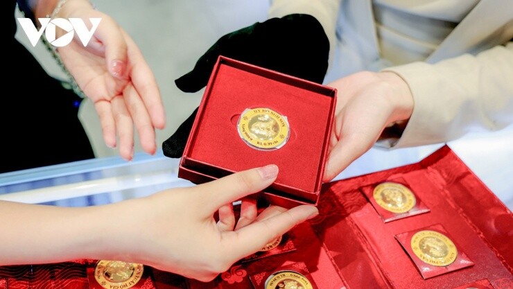 Giá vàng SJC chênh kỷ lục gần 30 triệu/lượng, nhà đầu tư “trắng tay” vì lỗ nặng