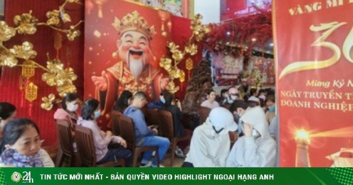 Diễn biến ở tiệm vàng khi giá giảm về dưới 170 triệu đồng/lượng