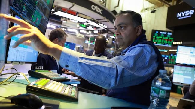 Dow Jones bật tăng hơn 600 điểm khi ông Trump nói Mỹ - Iran “đàm phán tích cực”