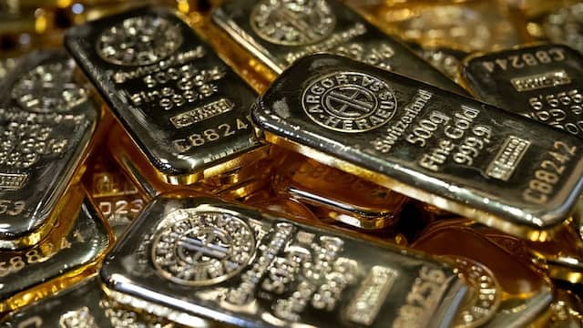 Vàng thế giới vượt mốc 4,400 USD khi ông Trump hoãn tấn công Iran
