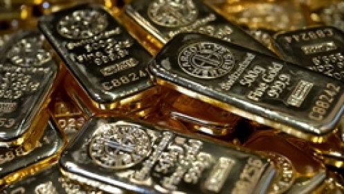 Vàng thế giới vượt mốc 4,400 USD khi ông Trump hoãn tấn công Iran