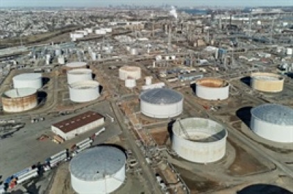 Giá dầu lao dốc gần 11% khi ông Trump hoãn tấn công hạ tầng năng lượng Iran