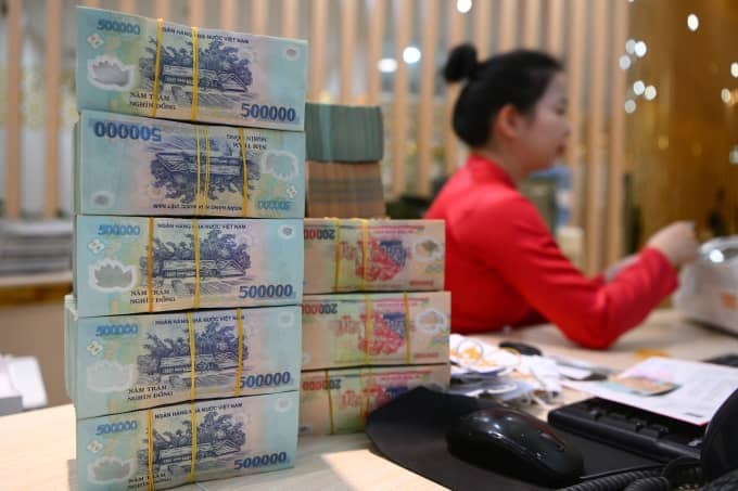 Lãi suất ngân hàng: Áp lực vốn đẩy ngân hàng vào 'cuộc đua' lãi suất