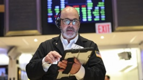 Dow Jones tăng hơn 300 điểm nhờ kỳ vọng Mỹ - Iran ngừng bắn