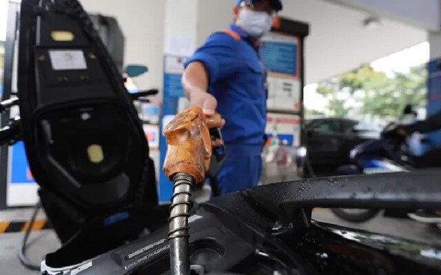 Các loại thuế xăng, dầu và nhiên liệu bay giảm còn 0 đồng