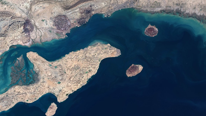 Cách Iran thu phí eo biển Hormuz