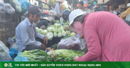 Giá hàng hóa tăng theo giá xăng, người bán “gồng mình” để giữ khách