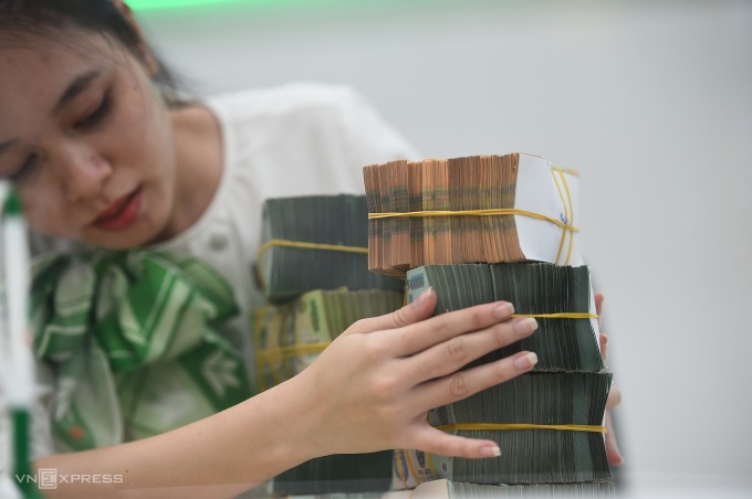 Lãi suất tiết kiệm vượt 9%