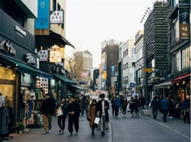 Hàn Quốc chi hàng tỷ USD tiền mặt hỗ trợ người dân trước cú sốc giá dầu