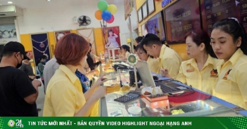 Giá vàng tăng mạnh, nhiều người tiếc nuối vì mất cơ hội mua giá thấp