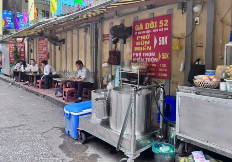Giá xăng dầu giảm, vì sao dịch vụ ăn uống 'đua' tăng?