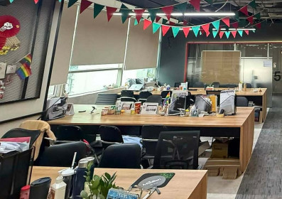 Nhiều doanh nghiệp cho nhân viên làm việc tại nhà, hỗ trợ tiền xăng