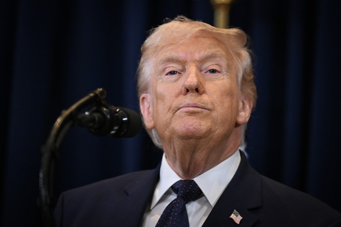 Ông Trump áp thuế 100% một số dược phẩm nhập khẩu