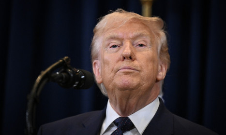 Ông Trump áp thuế 100% một số dược phẩm nhập khẩu