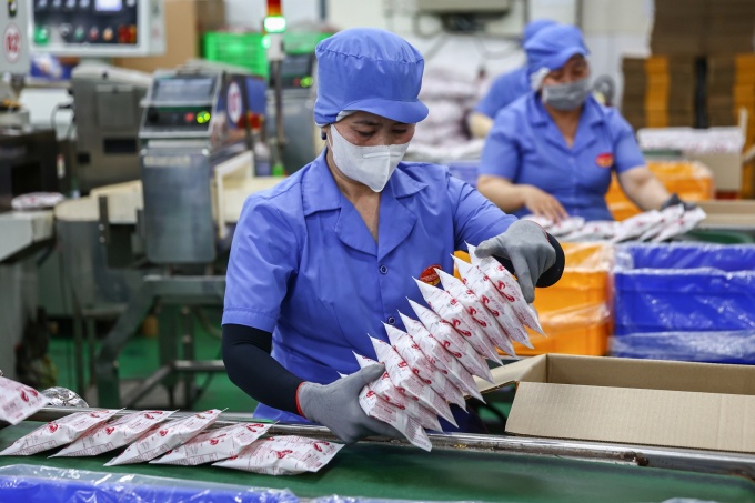 Mỳ gói 'hai con tôm' lãi thấp nhất 4 năm