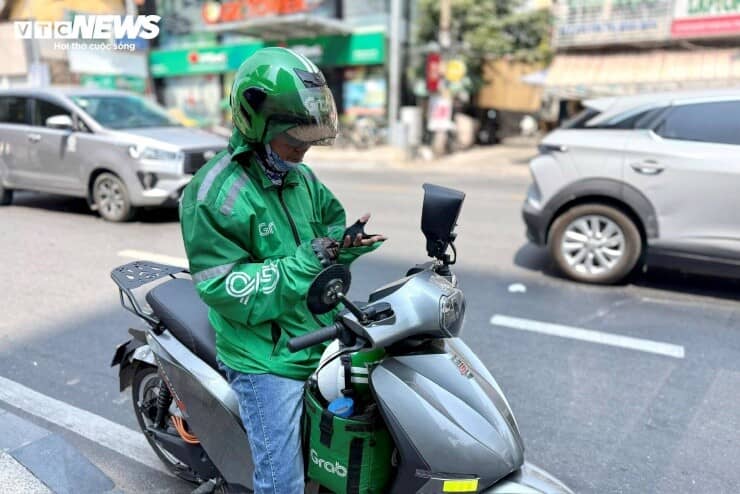 Nhiều tài xế xe công nghệ 'nhẹ gánh' khi chuyển sang xe điện