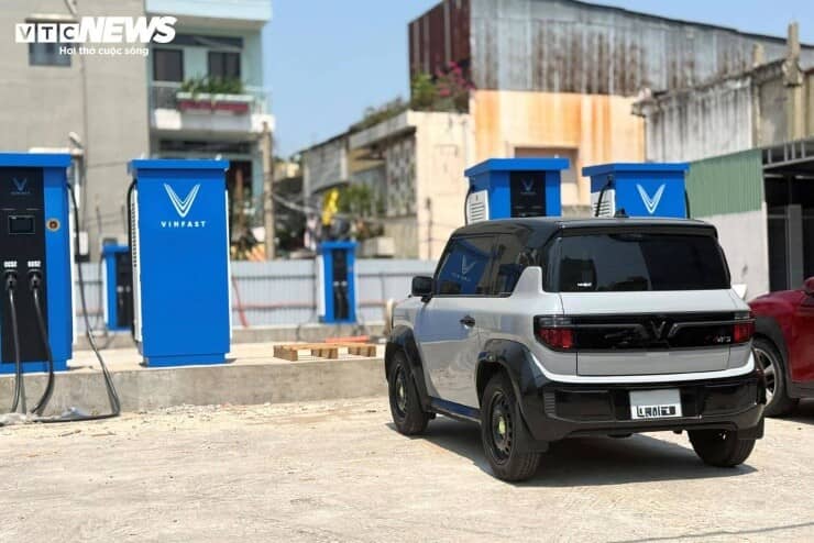 Nhiều tài xế xe công nghệ 'nhẹ gánh' khi chuyển sang xe điện