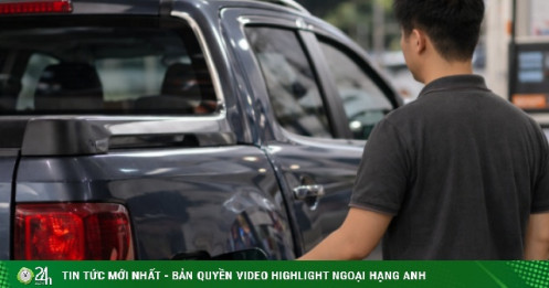 Đổ đầy bình tốn gần 4 triệu đồng, chủ xe bán tải chạy dầu khóc ròng vì 'đau ví'