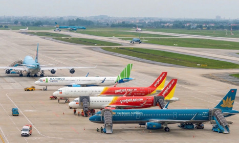 Vé máy bay, tàu dịp 30/4 tăng mạnh, nhiều chặng chạm trần