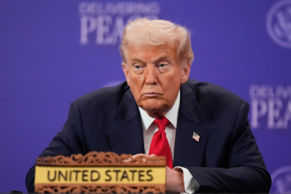 Ông Trump áp thuế 50% với các nước cung cấp vũ khí cho Iran