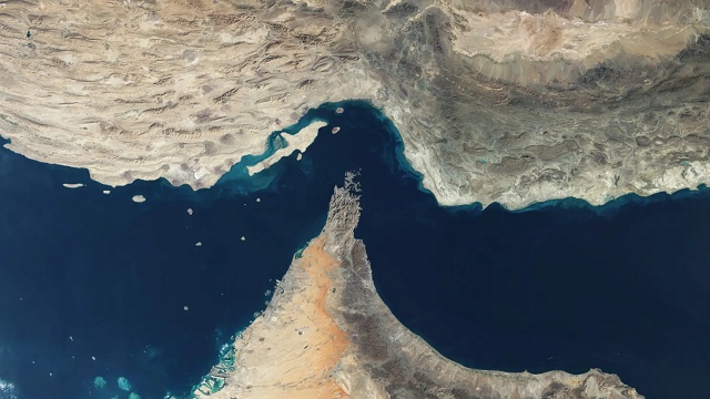 Vì sao lưu lượng tàu qua eo Hormuz khó phục hồi nhanh dù có lệnh ngừng bắn?