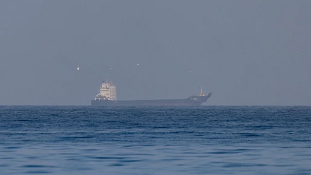 Vì sao lưu lượng tàu qua eo Hormuz khó phục hồi nhanh dù có lệnh ngừng bắn?