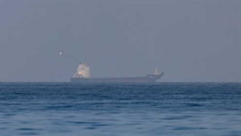 Vì sao lưu lượng tàu qua eo Hormuz khó phục hồi nhanh dù có lệnh ngừng bắn?