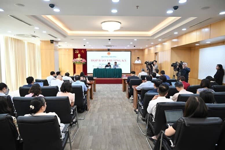 Nếu giá dầu thế giới tăng trên 200 USD/thùng, Bộ Công Thương sẽ điều hành ra sao?